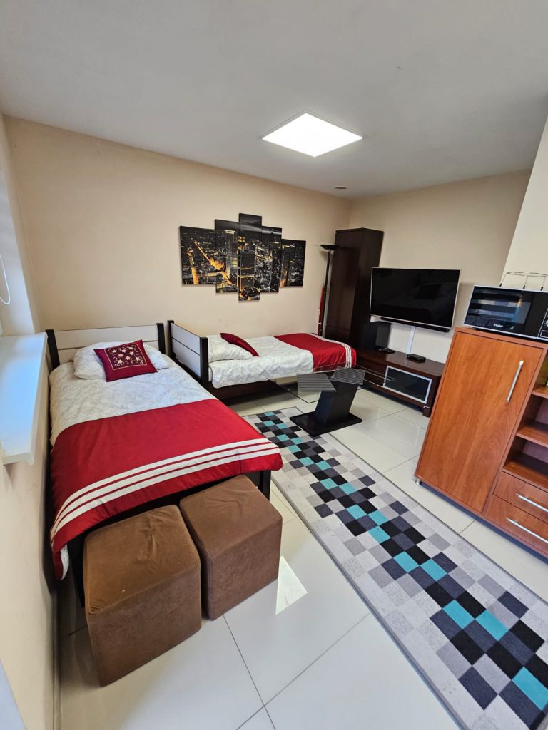 Tani pokój noclegowy w hostelu Opolu.