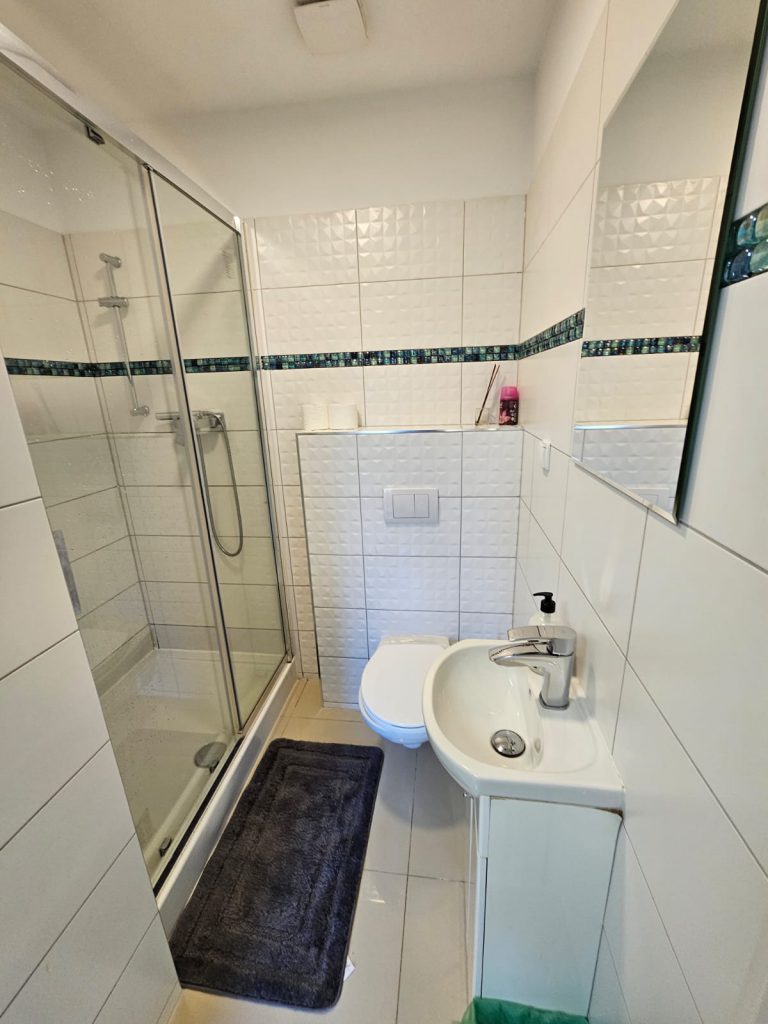 Łazienka w noclegu hostel opole
